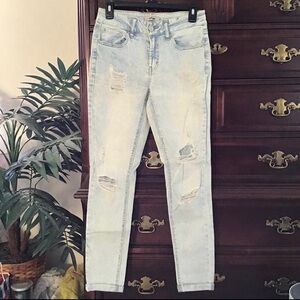 Refuge Y2K Light Wash Distressed Skinny Jeans